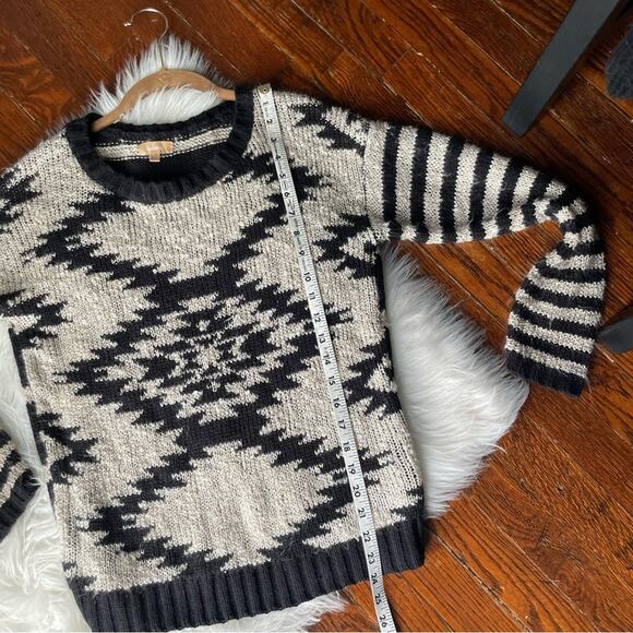 Black & Cream Cozy Sweater Size Large - Picture 6 of 6